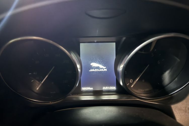 Used Jaguar XFL 2018 XFL 2.0T 200PS Luxury Edition Odometer Close Up