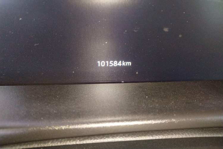 Used Jaguar XFL 2018 XFL 2.0T 250 PS Luxury Edition Odometer Close Up