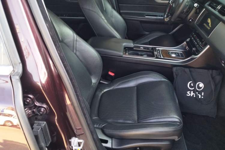 Used Jaguar XFL 2018 XFL 2.0T 250 PS Luxury Edition Right Front Seat
