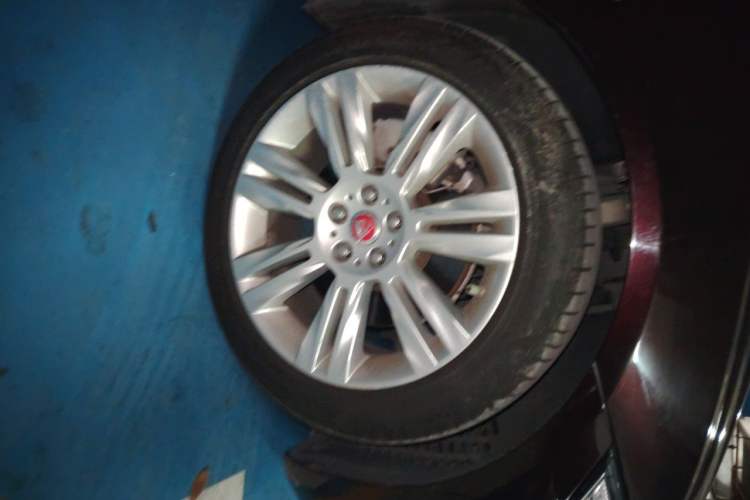 Used Jaguar XFL 2018 XFL 2.0T 250 PS Premium Edition Right Front Wheel Hub