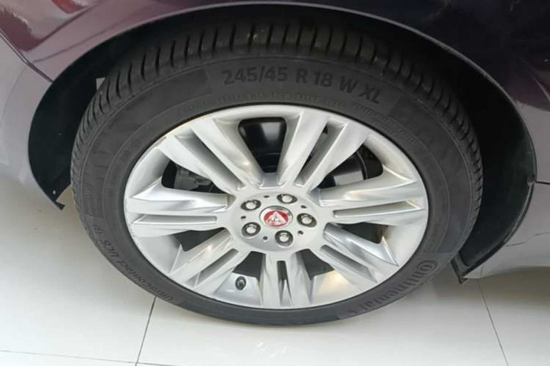 Used Jaguar XFL 2018 XFL 2.0T 250 PS Premium Edition Right Rear Wheel Hub