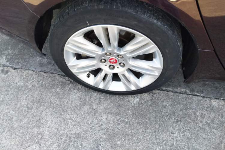Used Jaguar XFL 2018 XFL 2.0T 250 PS Luxury Edition Right Rear Wheel Hub