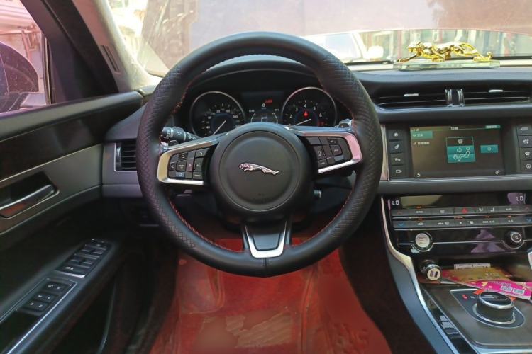 Used Jaguar XFL 2018 XFL 2.0T 200PS Elite Edition Steering Wheel