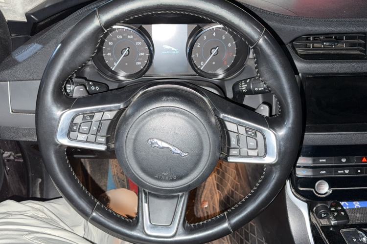 Used Jaguar XFL 2018 XFL 2.0T 200PS Luxury Edition Steering Wheel