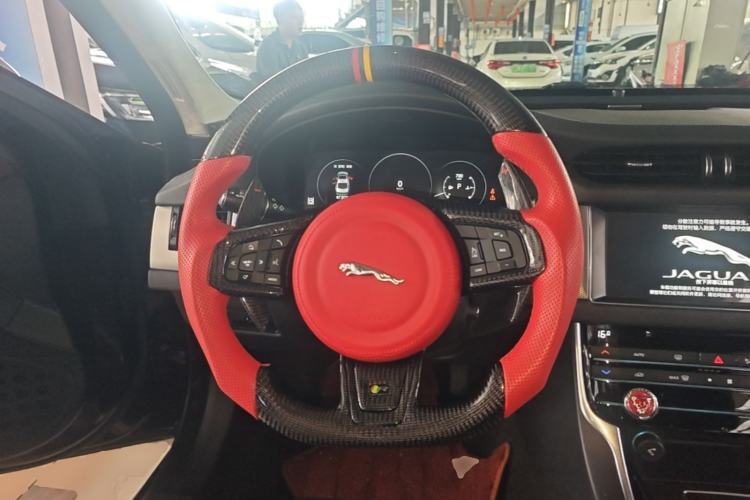 Used Jaguar XFL 2018 XFL 2.0T 250 PS Premium Edition Steering Wheel