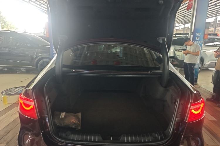 Used Jaguar XFL 2018 XFL 2.0T 250 PS Premium Edition Trunk