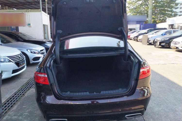 Used Jaguar XFL 2018 XFL 2.0T 250 PS Luxury Edition Trunk
