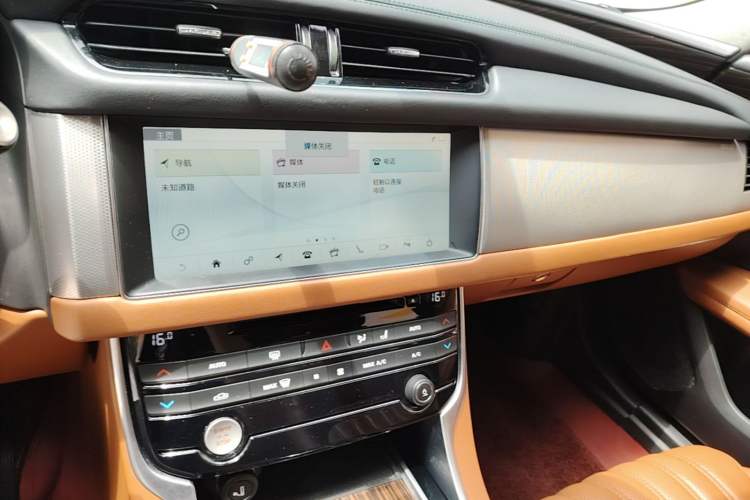 Used Jaguar XFL 2018 XFL 3.0 SC 340 PS Luxury Edition Audio And AC Panel