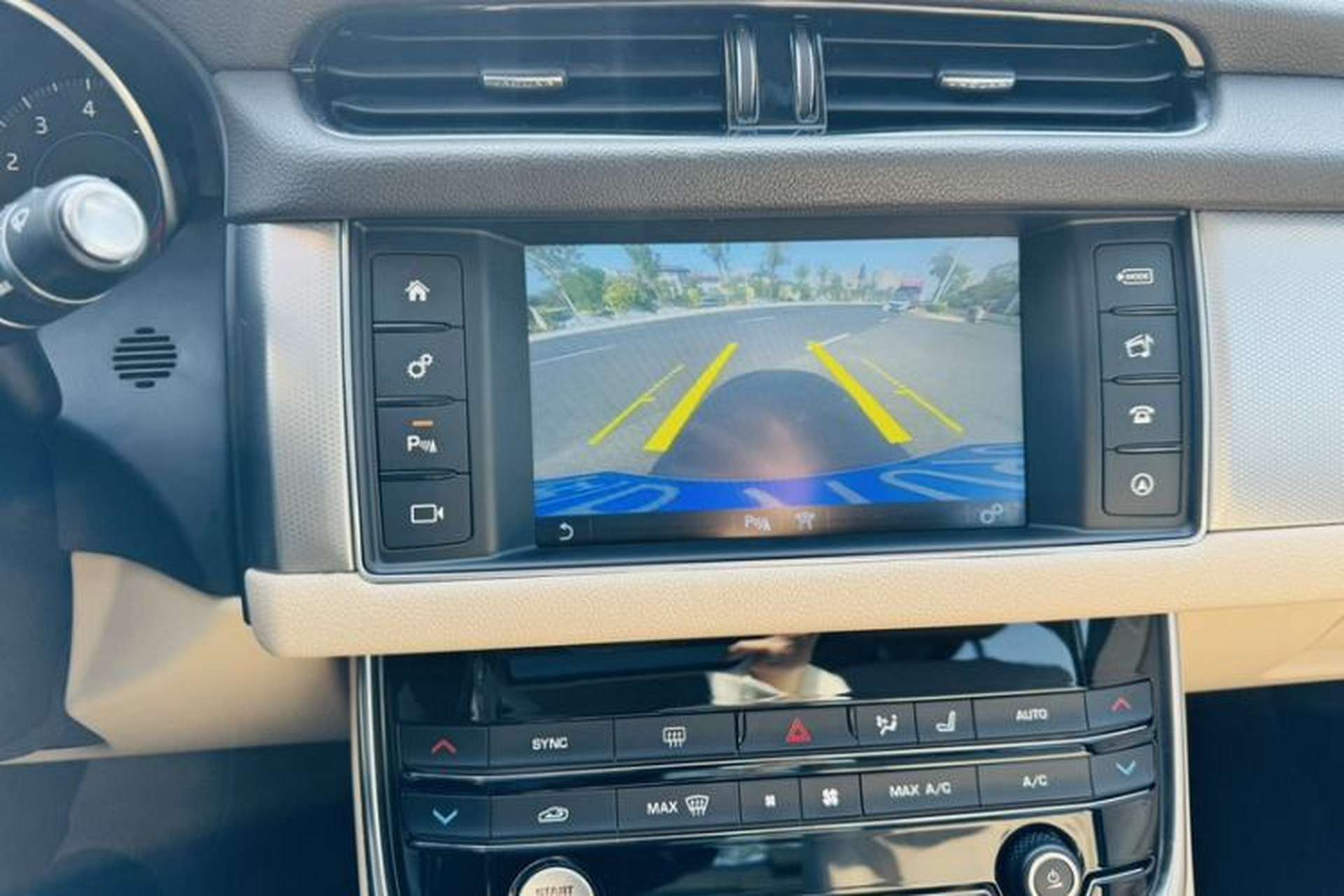 Used Jaguar XFL 2018 XFL 2.0T 200PS Elite Edition Audio And AC Panel