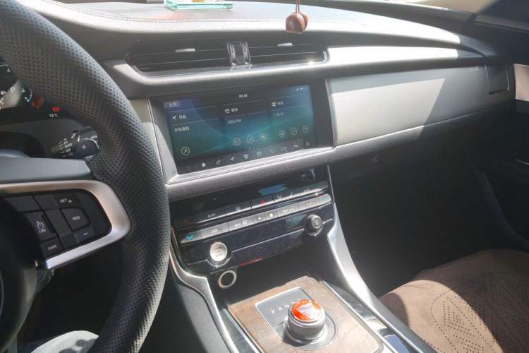 Used Jaguar XFL 2018 XFL 2.0T 250 PS Luxury Edition Audio And AC Panel