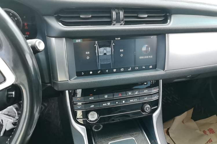 Used Jaguar XFL 2018 XFL 2.0T 250 PS Luxury Edition Audio And AC Panel