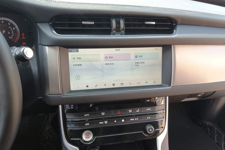 Used Jaguar XFL 2018 XFL 2.0T 250 PS Luxury Edition Audio And AC Panel