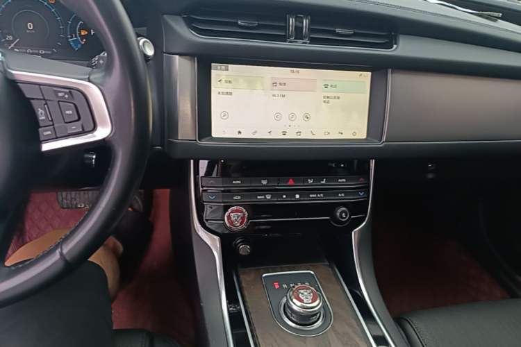 Used Jaguar XFL 2018 XFL 2.0T 250 PS Luxury Edition Audio And AC Panel