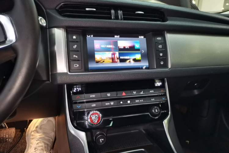 Used Jaguar XFL 2018 XFL 2.0T 200PS Elite Edition Audio And AC Panel