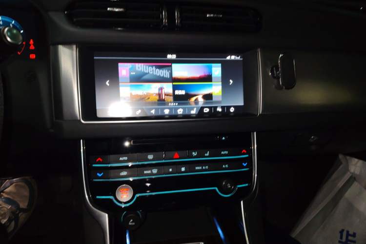 Used Jaguar XFL 2018 XFL 3.0 SC 340 PS Luxury Edition Audio And AC Panel