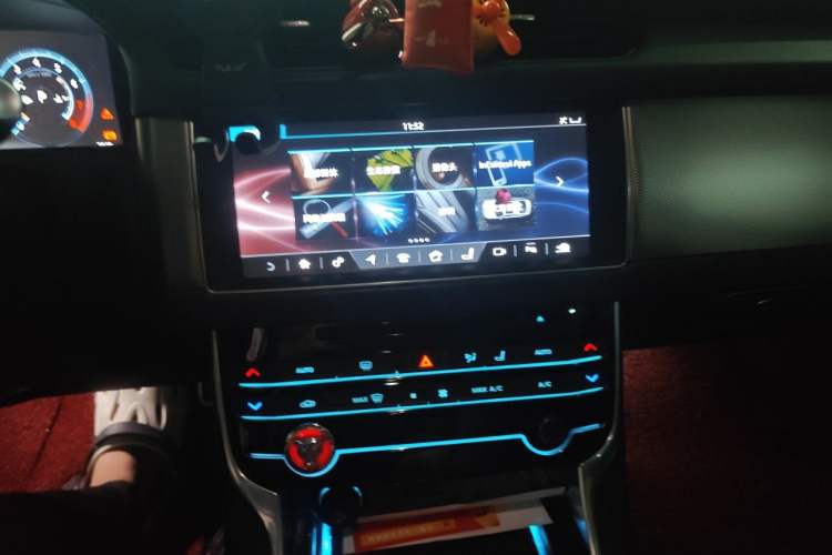 Used Jaguar XFL 2018 XFL 3.0 SC 340 PS Luxury Edition Audio And AC Panel