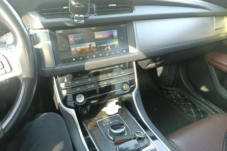Used Jaguar XFL 2018 XFL 2.0T 250 PS Luxury Edition Audio And AC Panel
