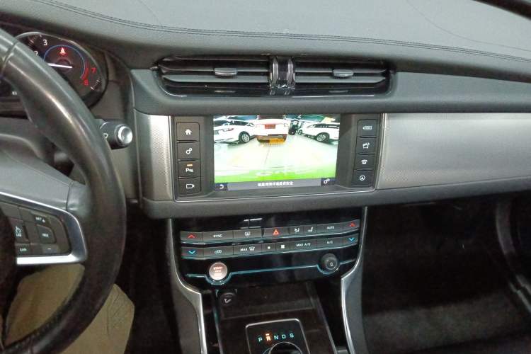 Used Jaguar XFL 2018 XFL 2.0T 200PS Elite Edition Audio And AC Panel
