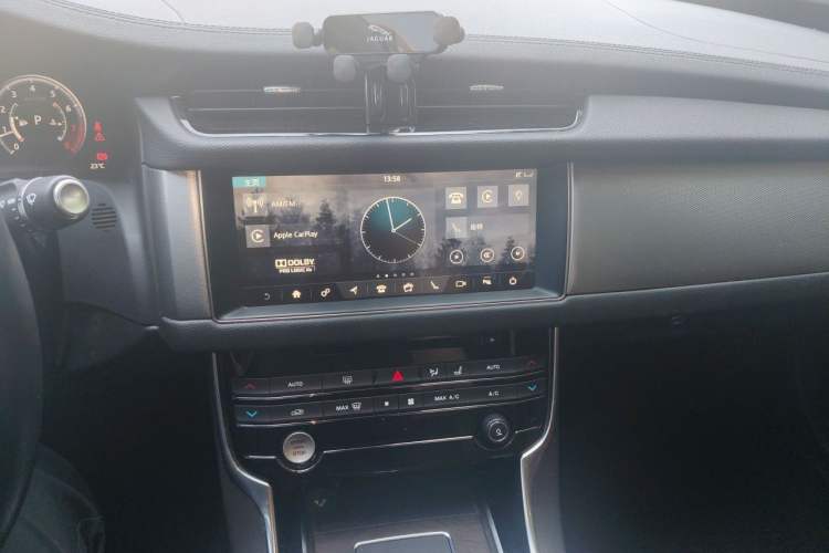 Used Jaguar XFL 2018 XFL 2.0T 250 PS Luxury Edition Audio And AC Panel