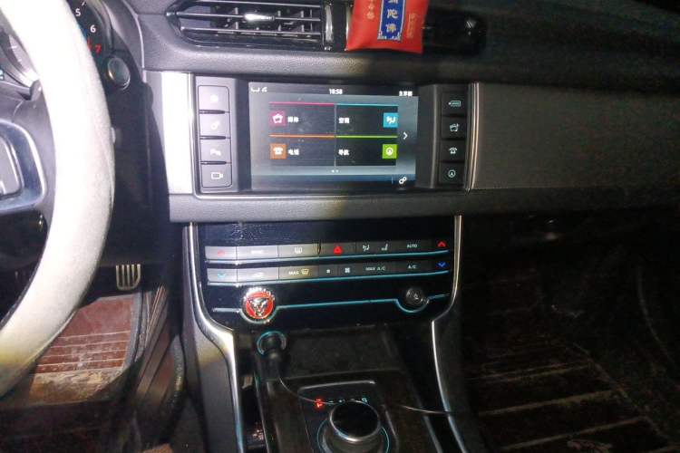 Used Jaguar XFL 2018 XFL 2.0T 200PS Elite Edition Audio And AC Panel