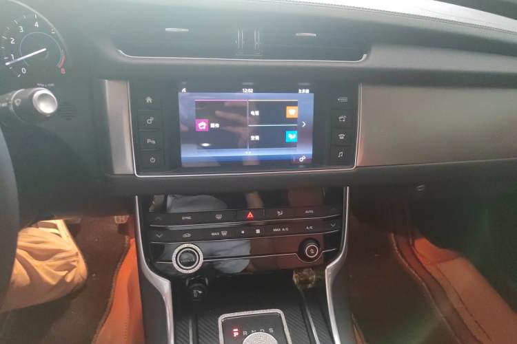 Used Jaguar XFL 2018 XFL 2.0T 200PS Luxury Edition Audio And AC Panel