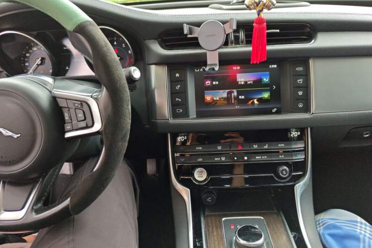Used Jaguar XFL 2018 XFL 2.0T 200PS Elite Edition Audio And AC Panel