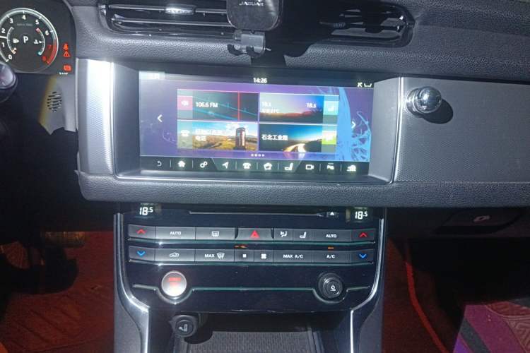 Used Jaguar XFL 2018 XFL 2.0T 250 PS Premium Edition Audio And AC Panel