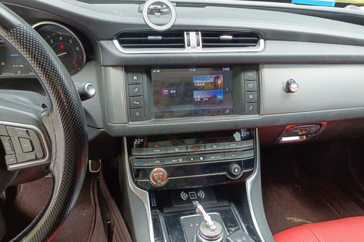 Used Jaguar XFL 2018 XFL 2.0T 200PS Luxury Edition Audio And AC Panel
