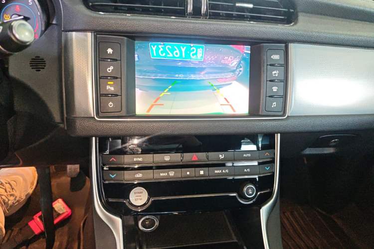 Used Jaguar XFL 2018 XFL 2.0T 200PS Luxury Edition Audio And AC Panel