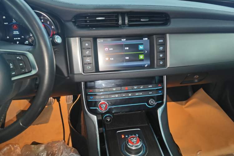 Used Jaguar XFL 2018 XFL 2.0T 200PS Elite Edition Audio And AC Panel