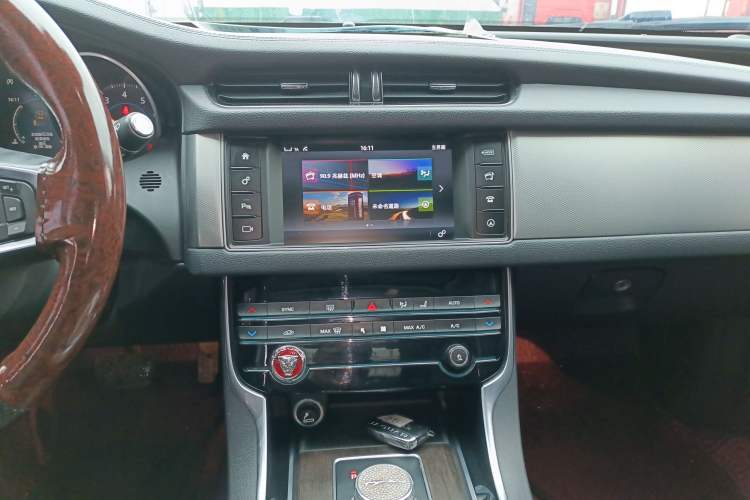 Used Jaguar XFL 2018 XFL 2.0T 200PS Elite Edition Audio And AC Panel