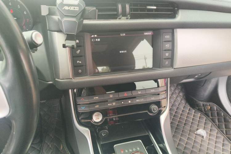 Used Jaguar XFL 2018 XFL 2.0T 200PS Luxury Edition Audio And AC Panel