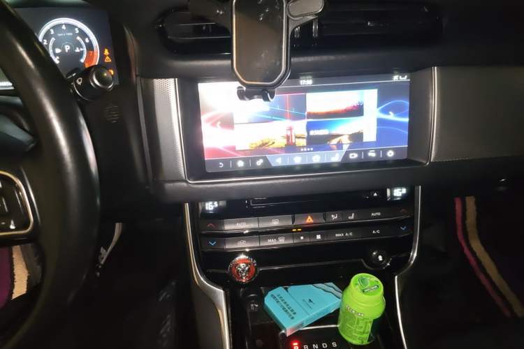 Used Jaguar XFL 2018 XFL 3.0 SC 340 PS Luxury Edition Audio And AC Panel