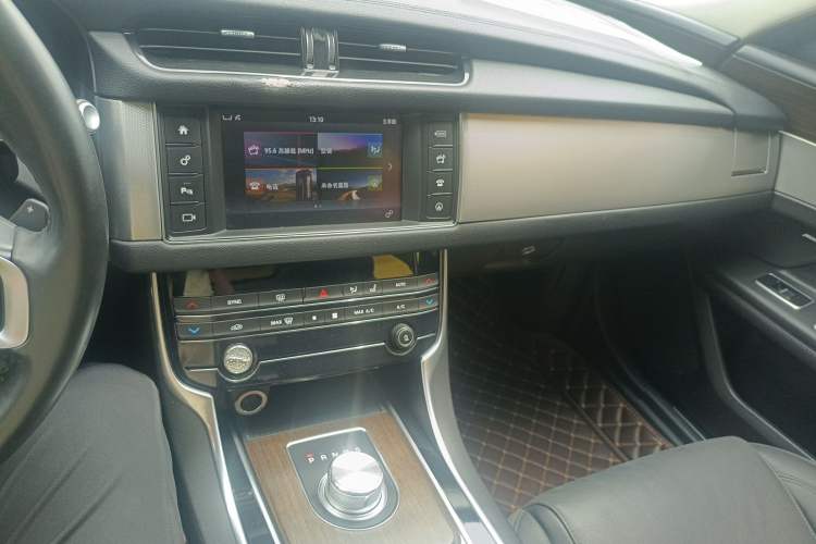 Used Jaguar XFL 2018 XFL 2.0T 200PS Elite Edition Audio And AC Panel