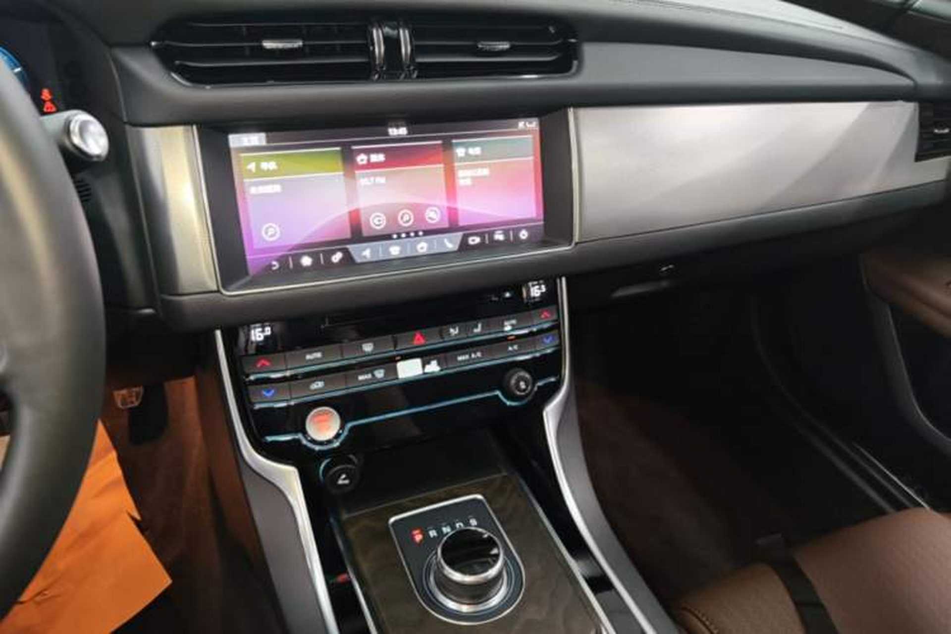 Used Jaguar XFL 2018 XFL 2.0T 250 PS Luxury Edition Audio And AC Panel