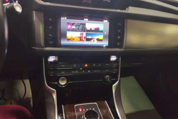 Used Jaguar XFL 2018 XFL 2.0T 200PS Elite Edition Audio And AC Panel