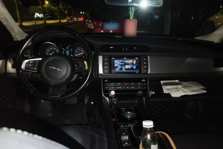 Used Jaguar XFL 2018 XFL 2.0T 200PS Luxury Edition Center Console