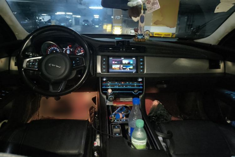 Used Jaguar XFL 2018 XFL 2.0T 200PS Elite Edition Center Console