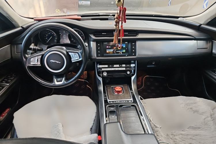 Used Jaguar XFL 2018 XFL 2.0T 200PS Elite Edition Center Console