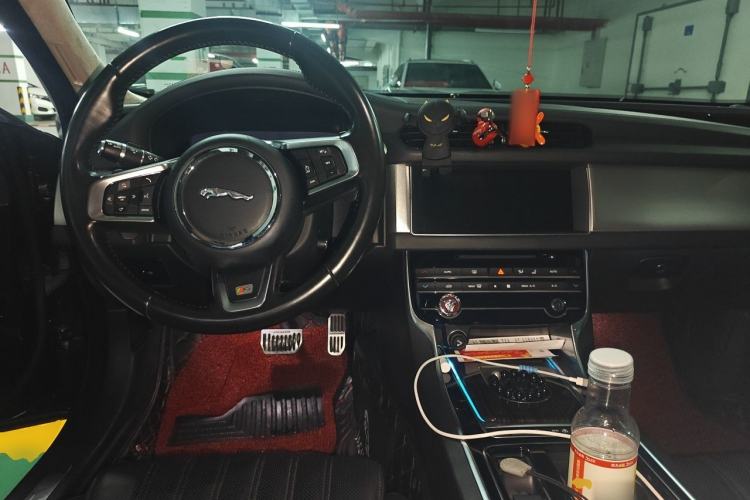 Used Jaguar XFL 2018 XFL 3.0 SC 340 PS Luxury Edition Center Console
