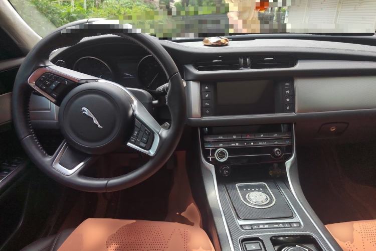 Used Jaguar XFL 2018 XFL 2.0T 200PS Luxury Edition Center Console