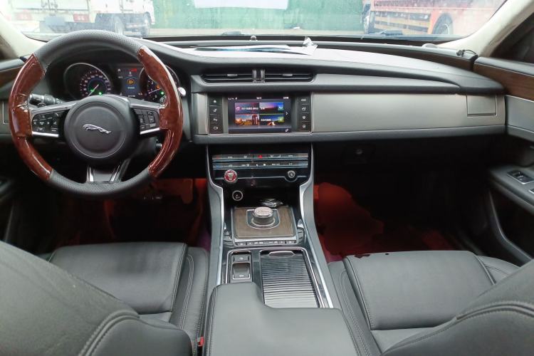 Used Jaguar XFL 2018 XFL 2.0T 200PS Elite Edition Center Console