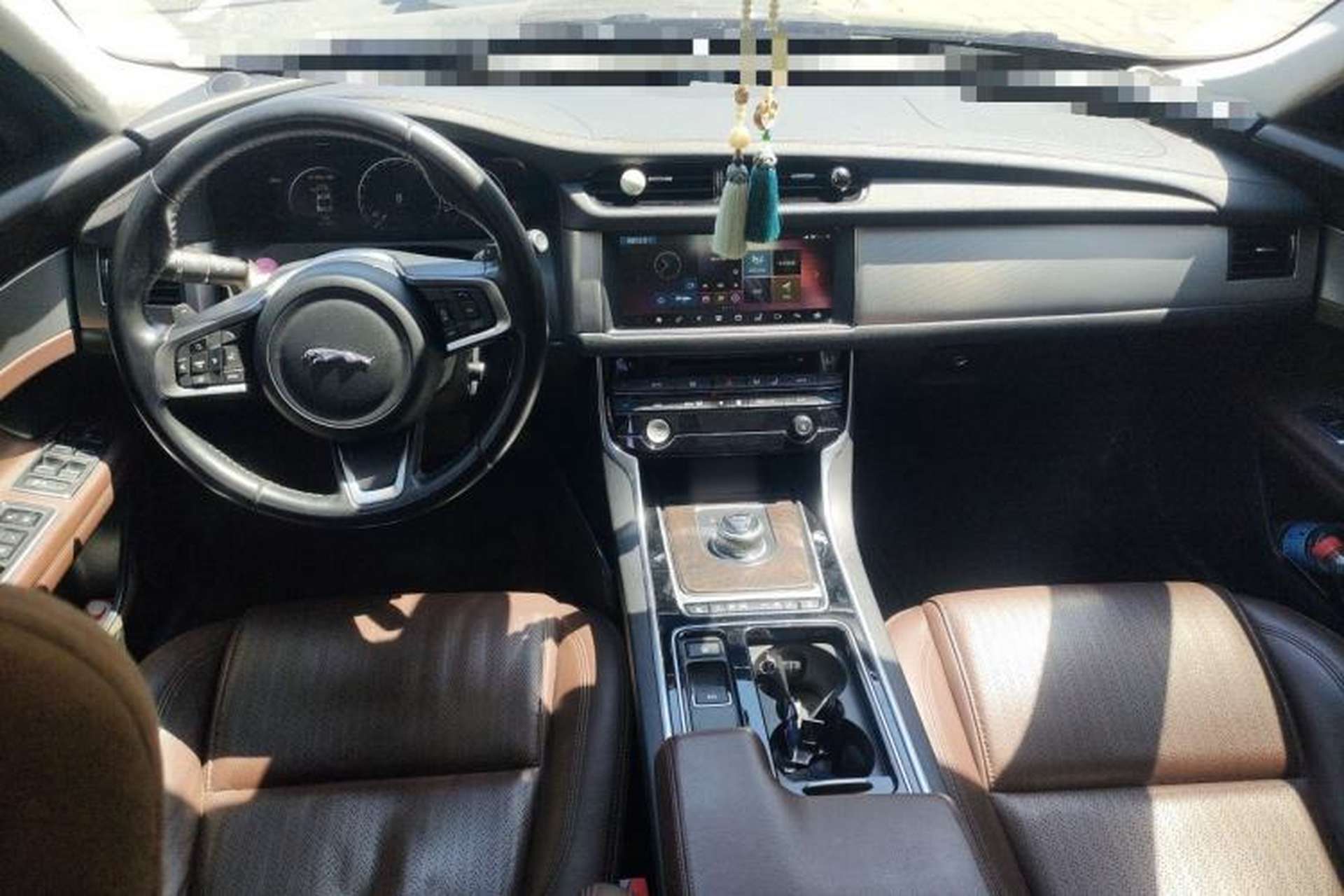 Used Jaguar XFL 2018 XFL 2.0T 250 PS Luxury Edition Center Console