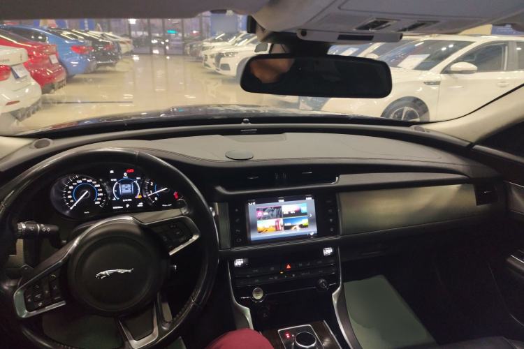 Used Jaguar XFL 2018 XFL 2.0T 200PS Elite Edition Center Console