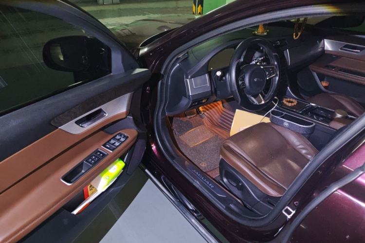 Used Jaguar XFL 2018 XFL 2.0T 250 PS Luxury Edition Driver Seat