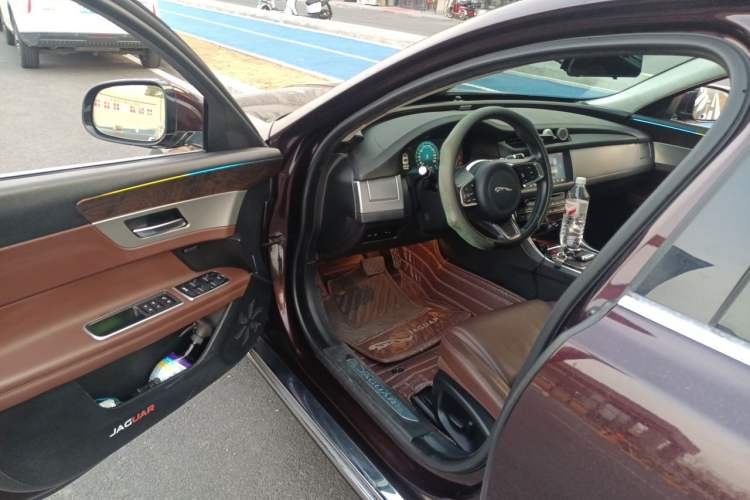 Used Jaguar XFL 2018 XFL 2.0T 250 PS Luxury Edition Driver Seat