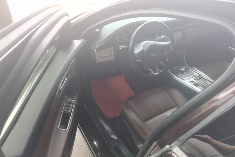 Used Jaguar XFL 2018 XFL 2.0T 250 PS Luxury Edition Driver Seat