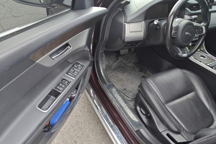Used Jaguar XFL 2018 XFL 2.0T 250 PS Luxury Edition Driver Seat