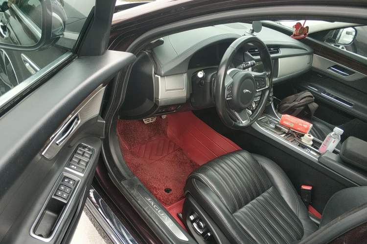 Used Jaguar XFL 2018 XFL 3.0 SC 340 PS Luxury Edition Driver Seat