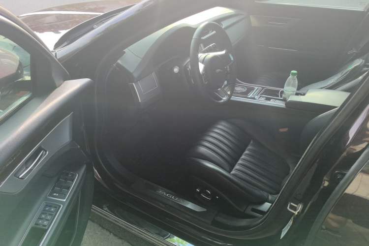 Used Jaguar XFL 2018 XFL 3.0 SC 340 PS Luxury Edition Driver Seat
